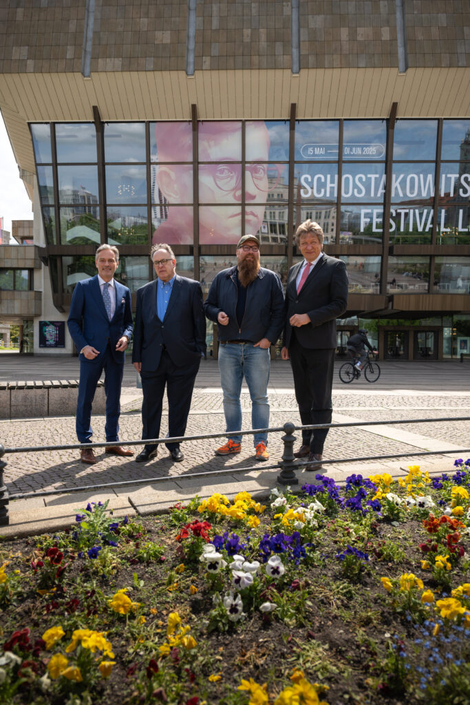 Steffen Hildebrand (Geschäftsführer der Stiftung Zukunft Gewandhaus zu Leipzig Projekte gGmbH), Martin Hoffmeister (verantwortlichen Redakteur von Gewandhaus Radio), Claudius Nießen (Prokurist und Gesellschafter von BEBE Medien), Prof. Andreas Schulz (Gewandhausdirektor) (v.l.n.r.)